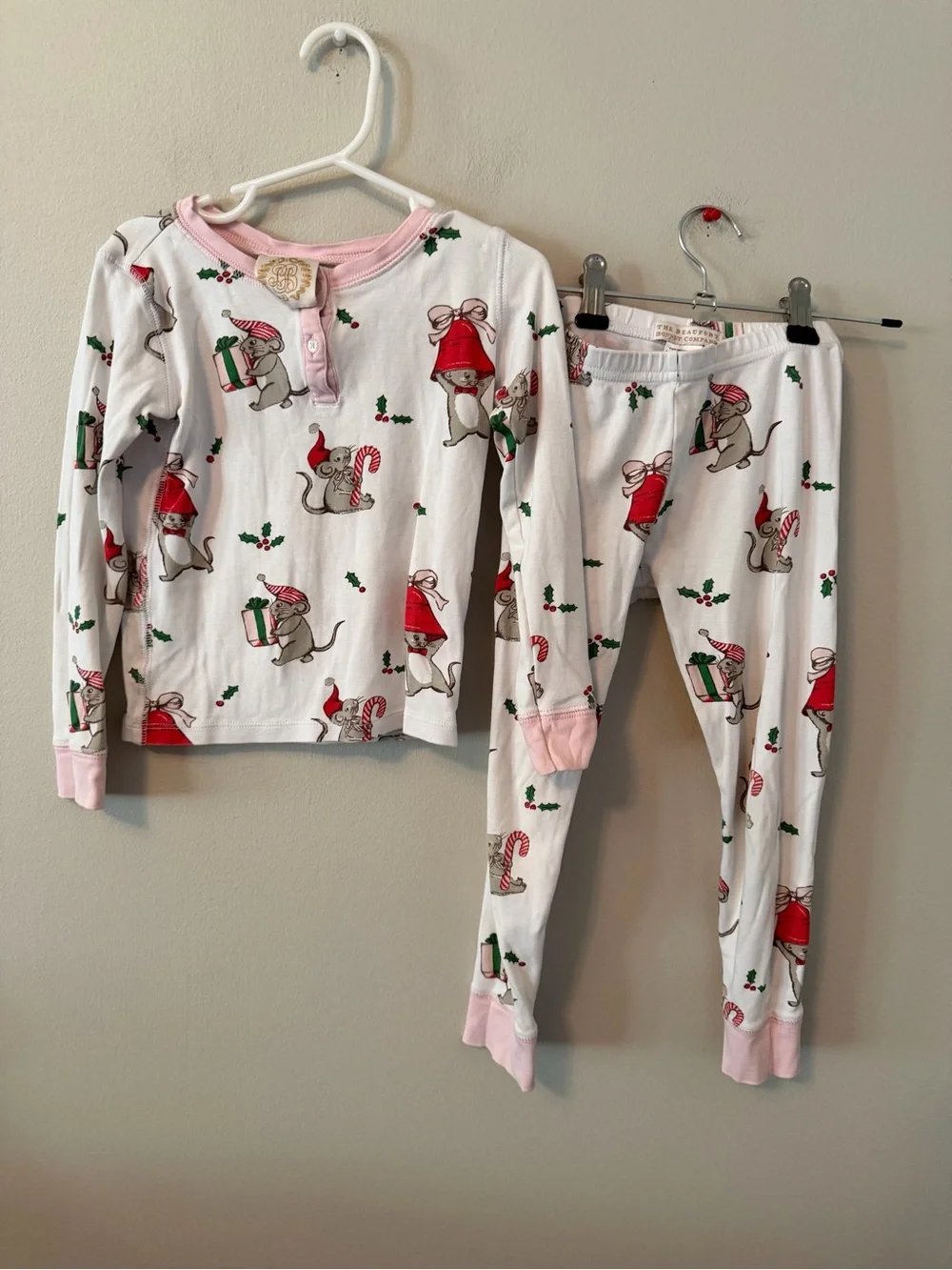 The Beaufort Bonnet Company Holiday Mouse Print Pajama Set - Pink & White